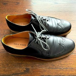 Cole Haan, men’s size 8.5, black.